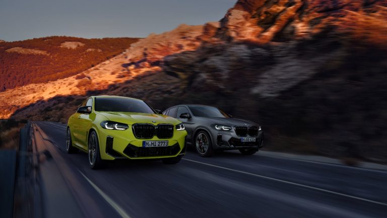 Dva BMW X2 na planinskom putu
